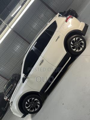 Toyota RAV4 Adventure 4dr SUV AWD (2.5L 4cyl 6A) 2018 White
