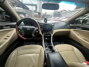 Hyundai Sonata Limited Sedan FWD (2.4L 4cyl 6A) 2011 Red