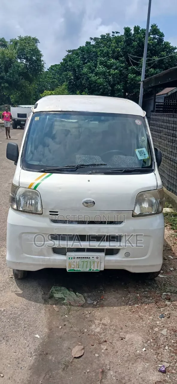 Daihatsu Hijet 2017 White