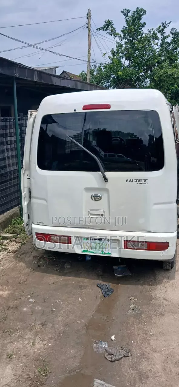 Daihatsu Hijet 2017 White