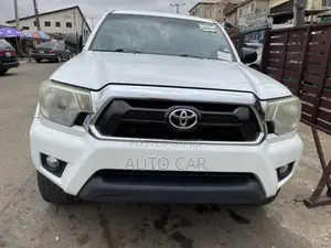 Toyota Tacoma V6 4dr Double Cab 4WD 6.1 ft. SB (4.0L 6cyl 5A) 2015