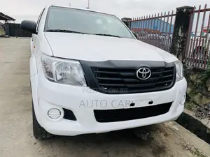 Toyota Hilux SR 4x4 2015 White