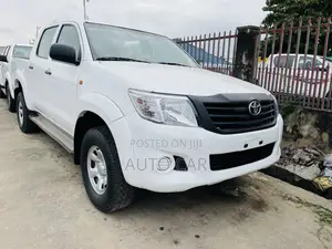 Toyota Hilux SR 4x4 2015 White