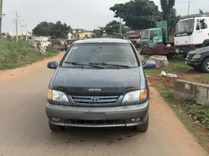 Toyota Sienna LE 2002 Blue