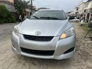 Toyota Matrix 2010 Gold