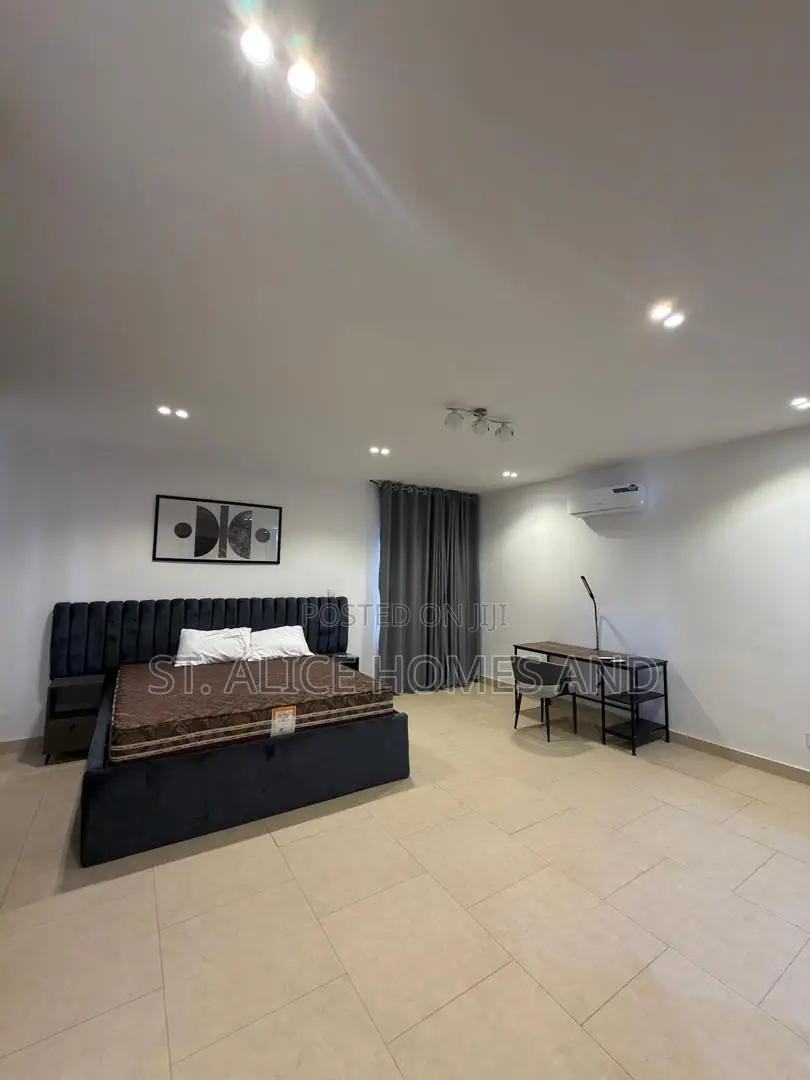 2 Bedroom With PS5