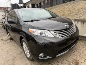Toyota Sienna 2014 Black