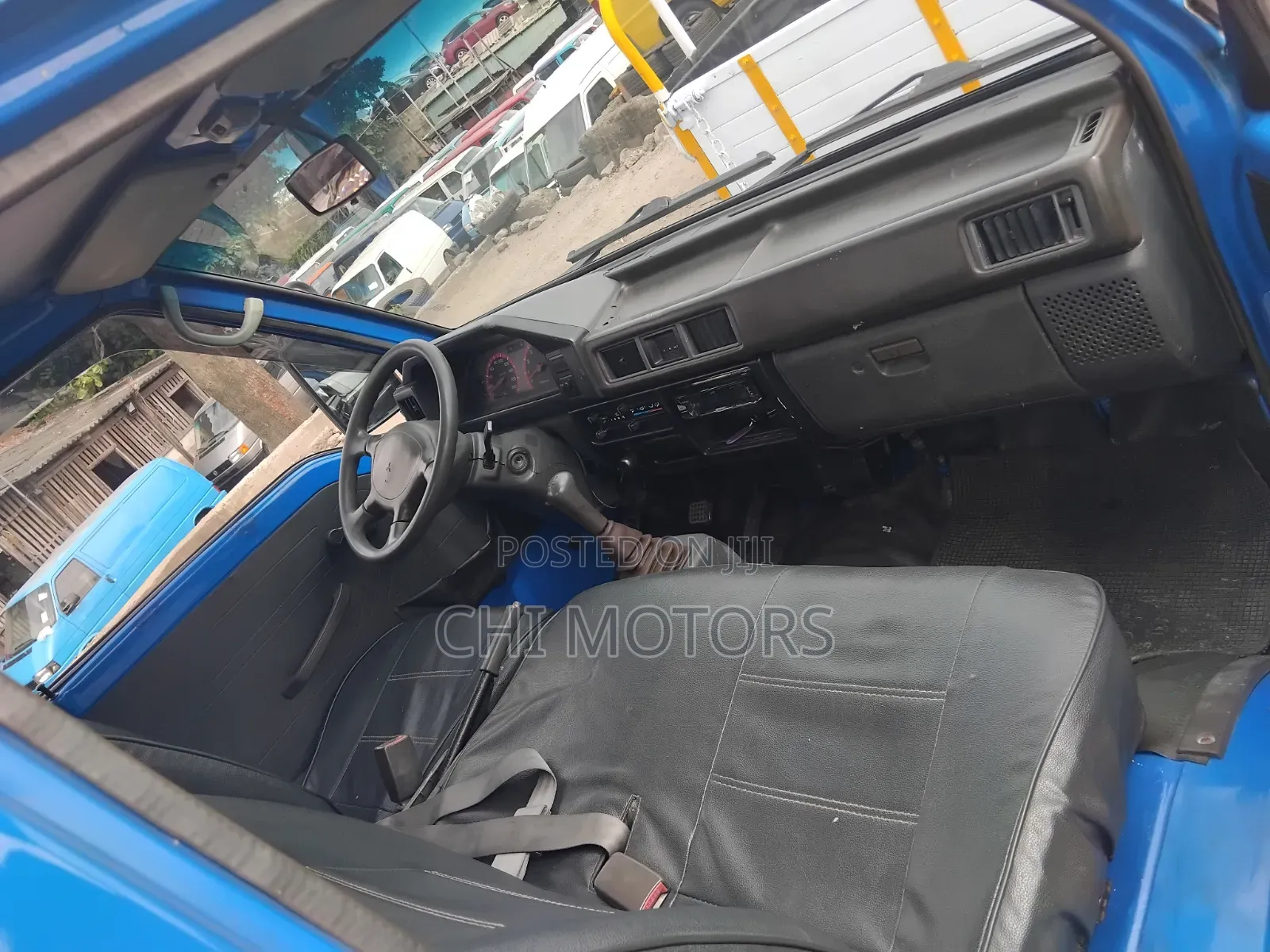 Mitsubishi L300 2005 Blue