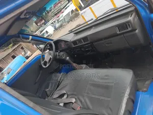 Mitsubishi L300 2005 Blue