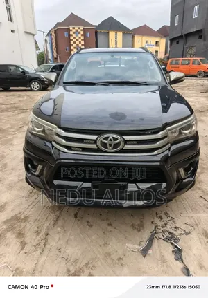 Toyota Hilux 2013 Black
