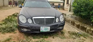 Mercedes-Benz E200 2005 Blue