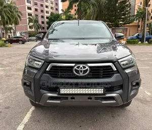Toyota Hilux 2021 Gray