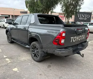 Toyota Hilux 2021 Gray