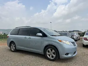 Toyota Sienna LE 8-Passenger 4dr Minivan (3.5L 6cyl 6A) 2015 Blue