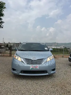 Toyota Sienna LE 8-Passenger 4dr Minivan (3.5L 6cyl 6A) 2015 Blue