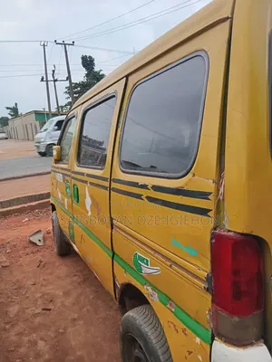 Suzuki Every 2000 Yellow