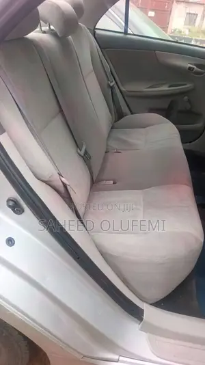 Toyota Corolla 2010 Silver