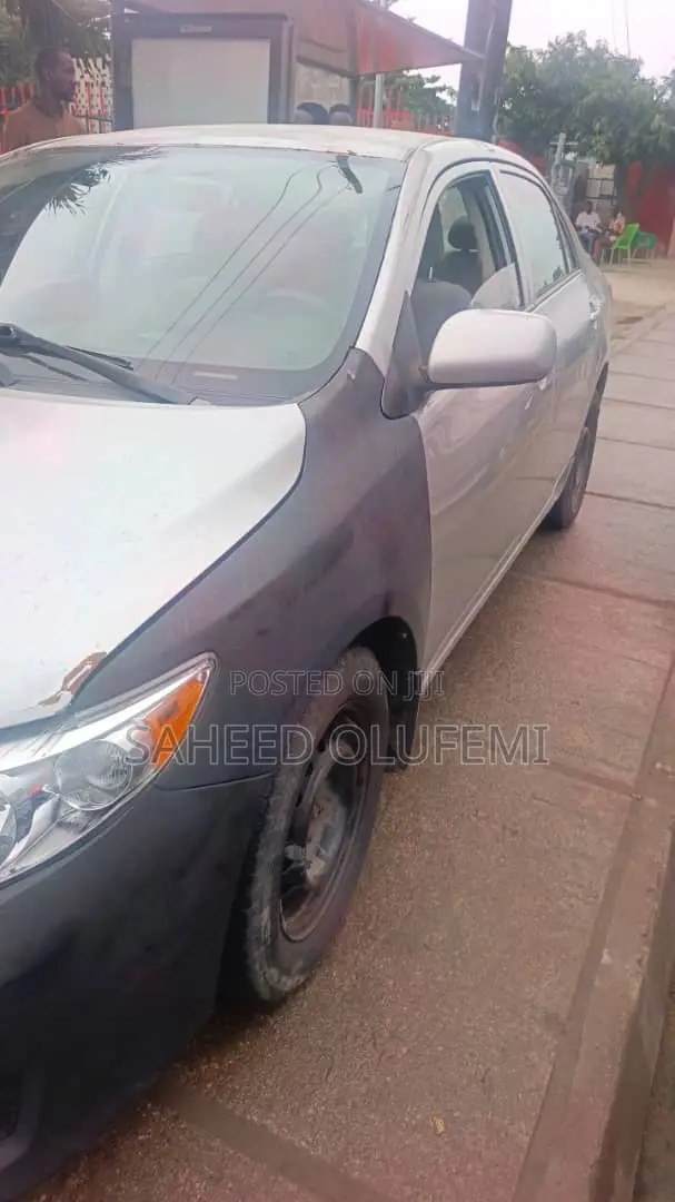 Toyota Corolla 2010 Silver