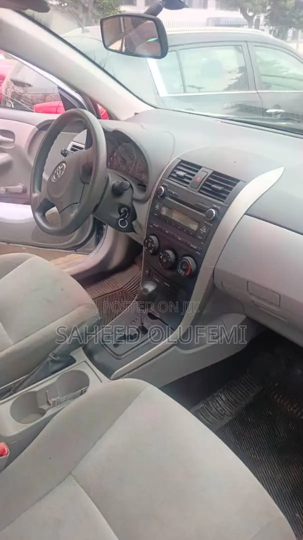 Toyota Corolla 2010 Silver