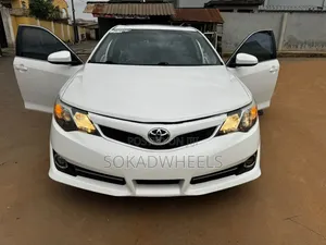 Toyota Camry SE 4dr Sedan (2.5L 4cyl 6A) 2013 White