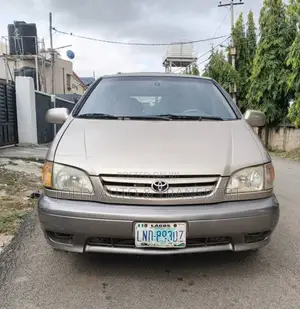 Toyota Sienna LE 2002 Ivory