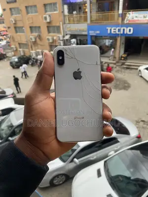 Apple iPhone X 64 GB Red