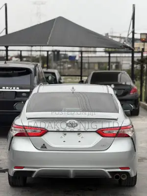 Toyota Camry SE FWD 2020 Silver