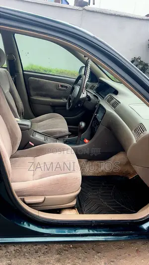 Toyota Camry 2000 Green