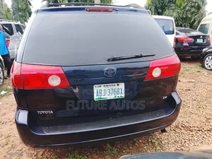 Toyota Sienna 2006 Blue