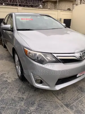 Toyota Camry XLE 4dr Sedan (2.5L 4cyl 6A) 2013 Silver