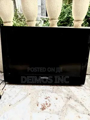 Samsung 32” LCD TV