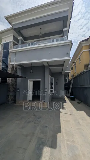 3bdrm Duplex in Chevron for rent