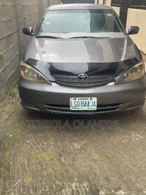 Toyota Camry LE 4dr Sedan (2.4L 4cyl 5M) 2004