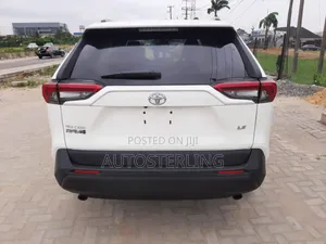 Toyota RAV4 2022 White