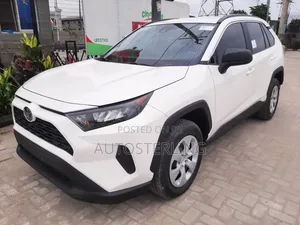 Toyota RAV4 2022 White