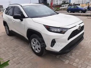 Toyota RAV4 2022 White