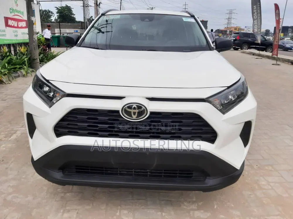 Toyota RAV4 2022 White