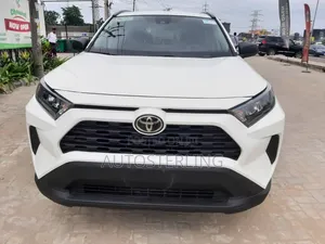 Toyota RAV4 2022 White