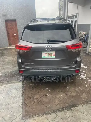 Toyota Highlander XLE 4dr SUV (3.5L 6cyl 6A) 2015 Gray