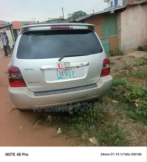 Toyota Highlander 2004 Gold