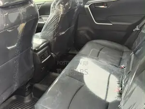 Toyota RAV4 XLE AWD 2020 Blue