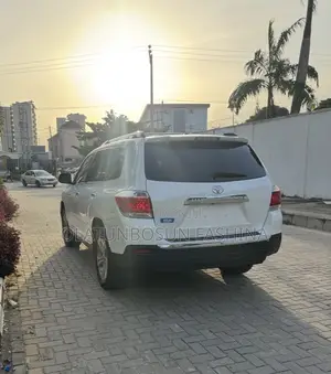 Toyota Highlander Limited 2012 White