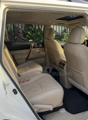 Toyota Highlander Limited 2012 White