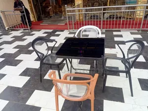 Your Quality 4 Seaters Acrylic Seating With Glass Tampered Table