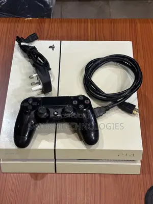 PlayStation 4 Fat 10 Games Installed 1 Pad