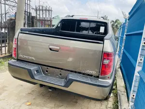Honda Ridgeline 2011 Gold