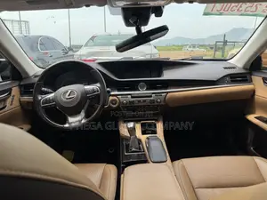Lexus ES 350 FWD 2016 White