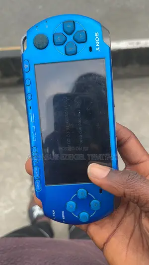 Sony PSP 3000 Handheld Console (Vibrant Blue) - Great Condition"
