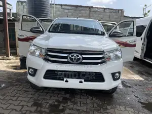 Toyota Hilux Revo Smart Cab Petrol 2.7 RWD 2020 White