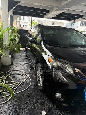 Toyota Sienna 2010 Black